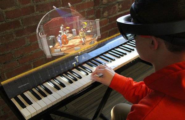 Music Everywhere is a special application that will teach you how to play the piano.